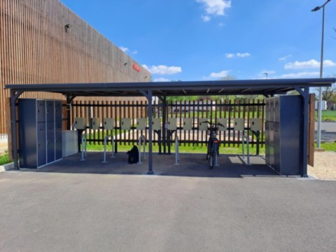 Station solaire recharge vélo trottinette